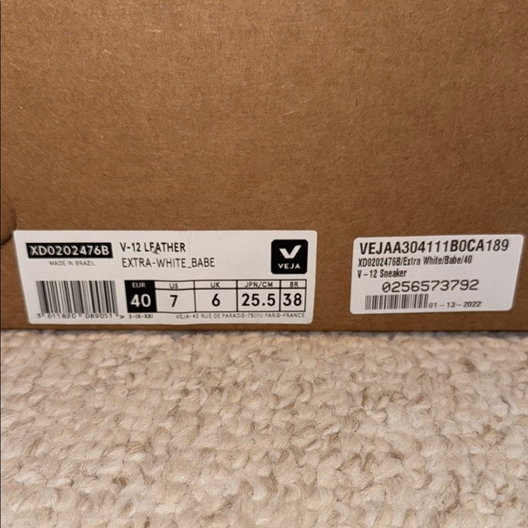Brand New in Box Veja Extra_White_Babe Leather Sneakers - Picture 3 of 9